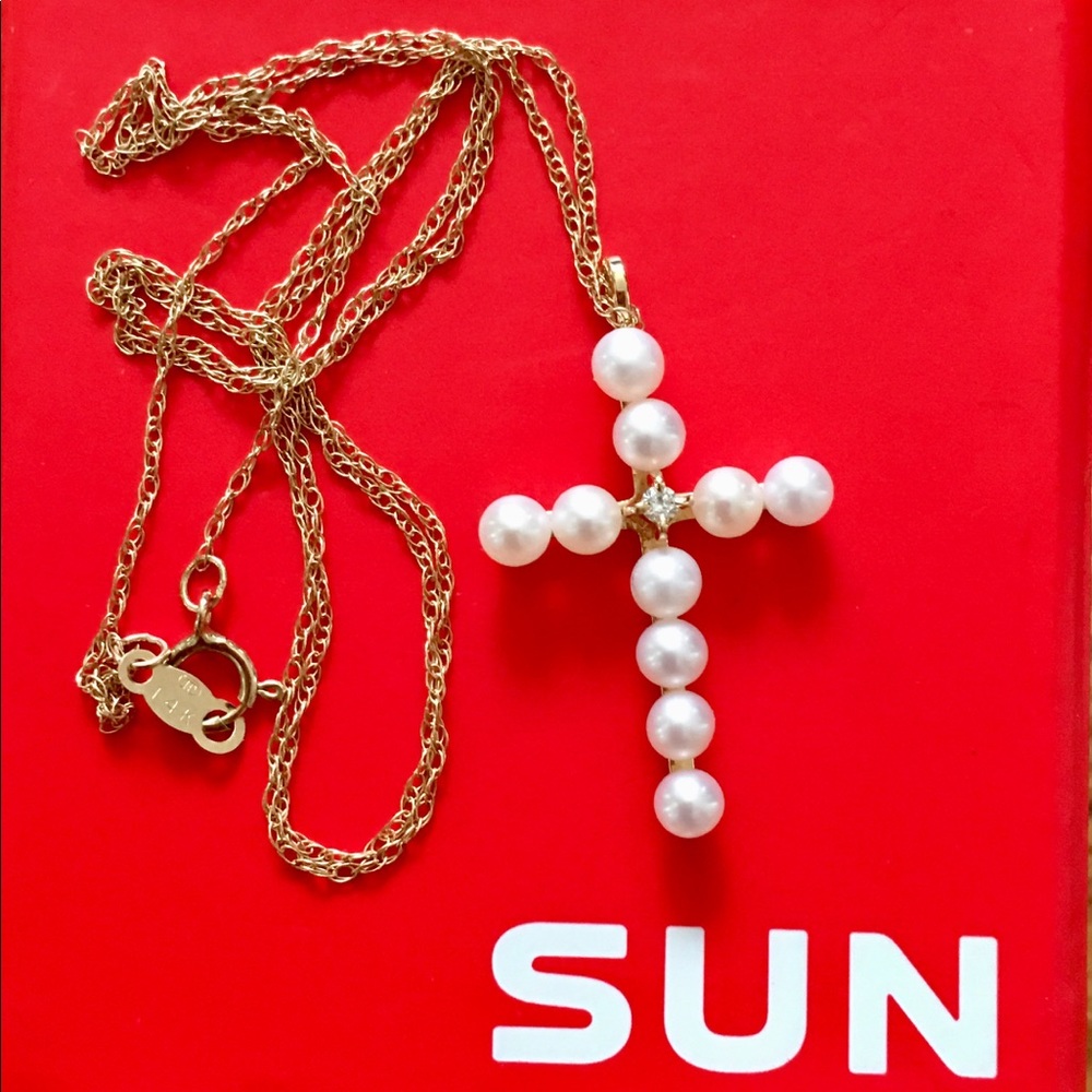 14K GOLD necklace with pearls/diamond pendant